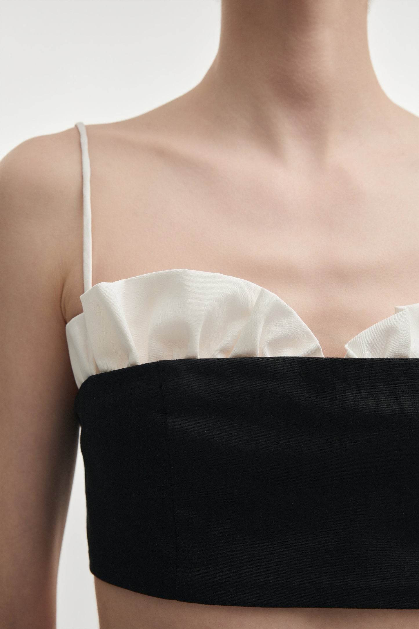 Nadia Rapti Hibiscus Top Black / White